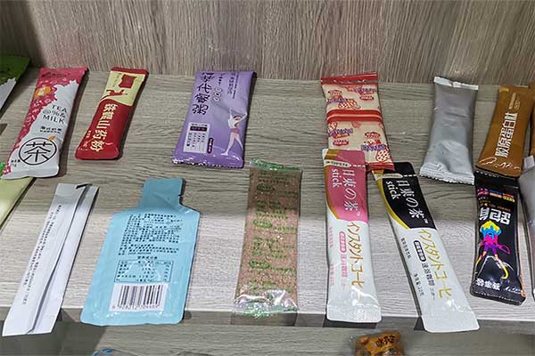 奶茶粉末包裝機(jī)可采用三邊封、四邊封、圓角袋型